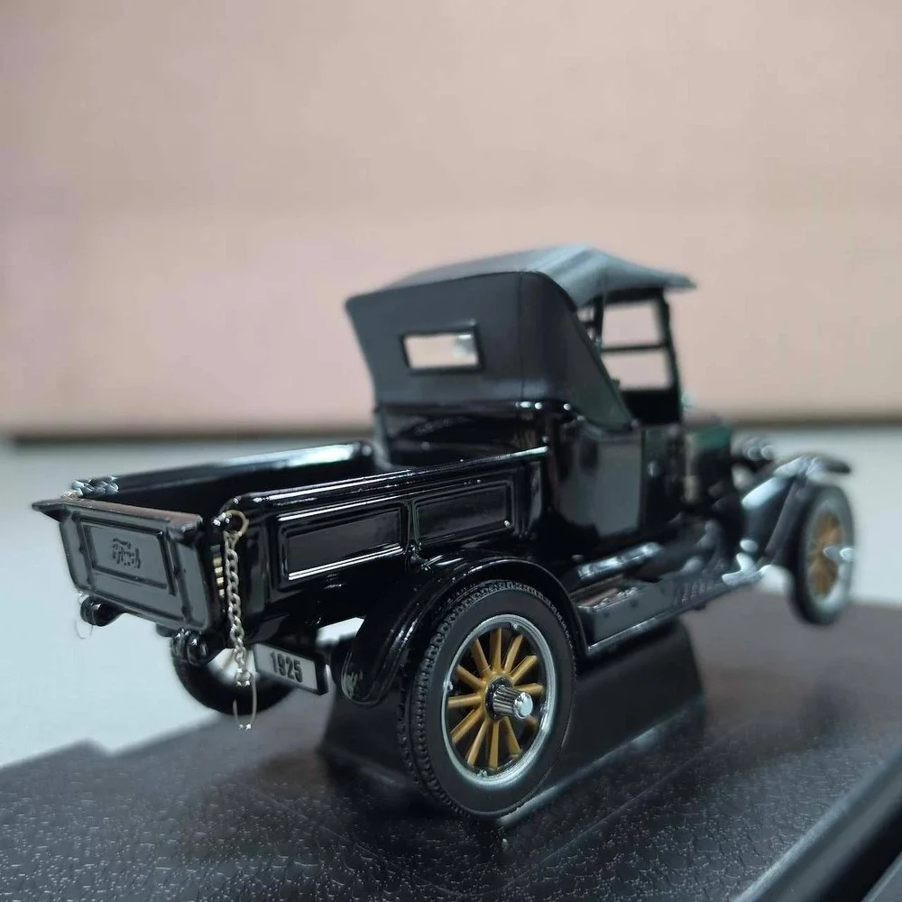 Ford 1925 Model T Runabout Pickup Truck Diecast 1:24 Black Excellent Condition